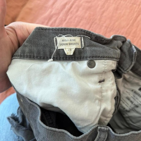 Charcoal Madewell Jean Shorts – High Rise + Frayed Hem | Size 29 - Picture 4 of 4